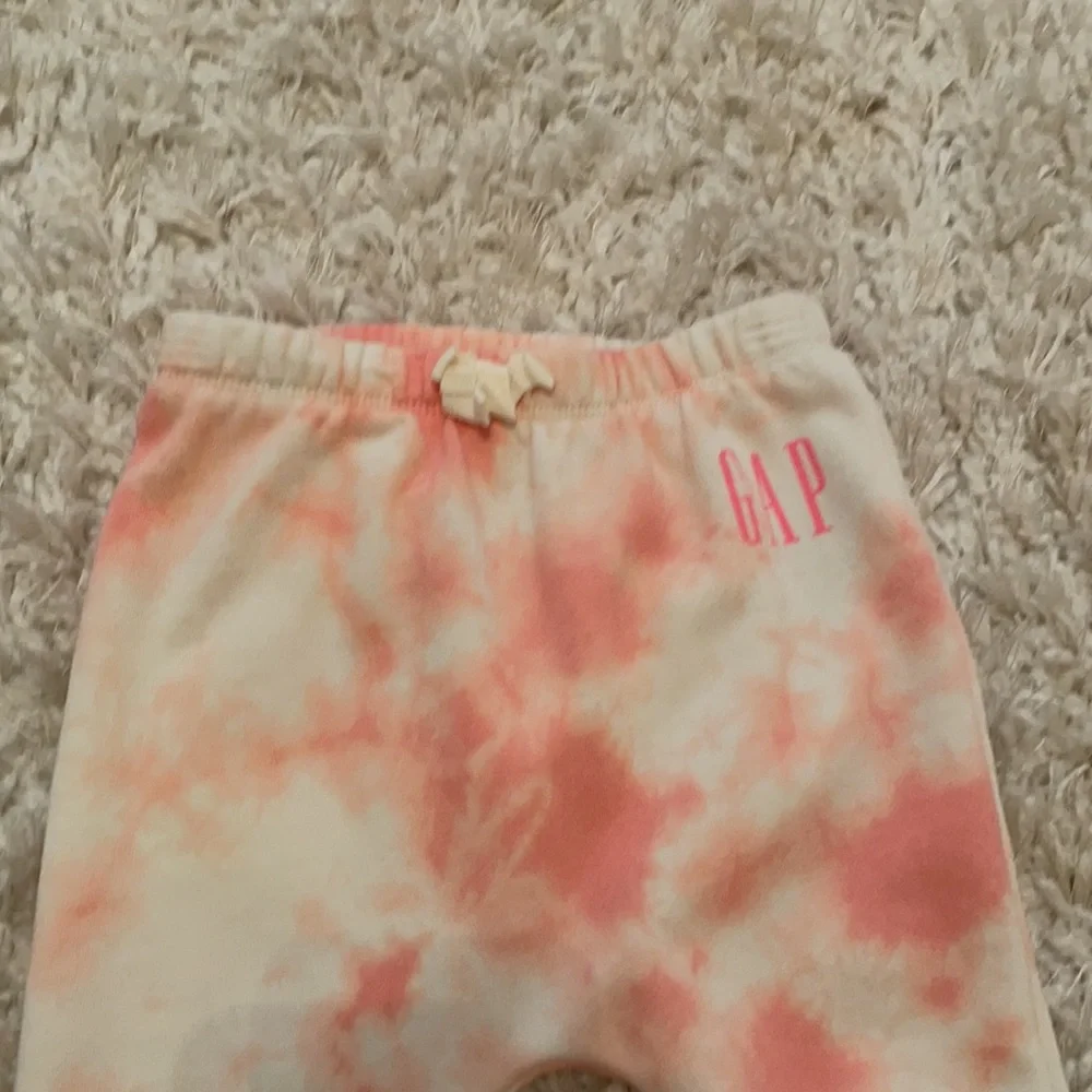 GAP Baby Girls Dip dyed tie dyed adorable sweat pants!